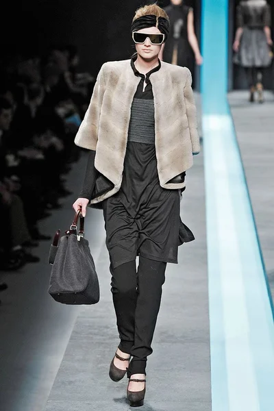 Look 11